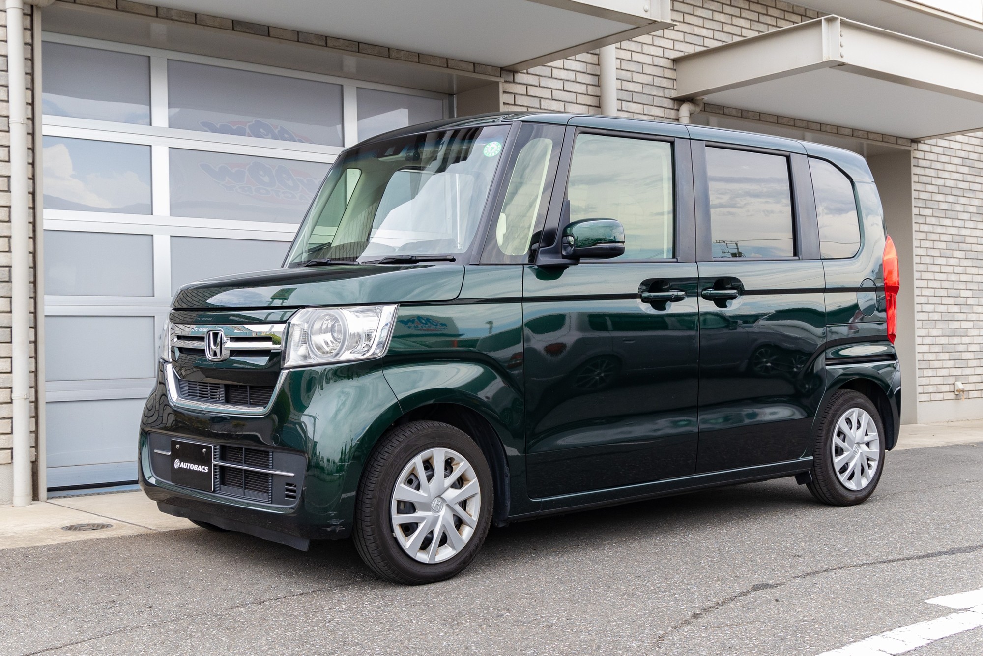 今回、洗車を行ったのは2代目「N-BOX」（型式JF3/JF4、年式2017～2023年）