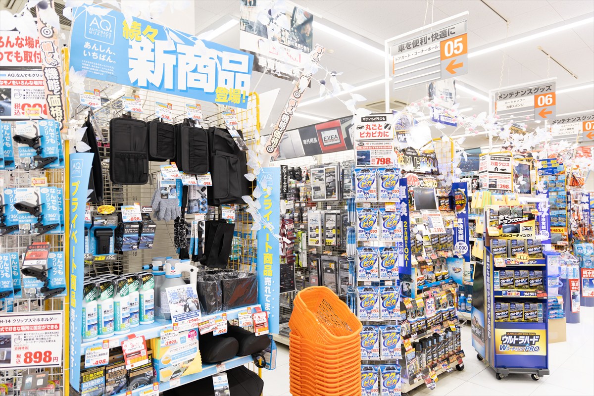 定番品だけでなく希少な海外製品も。すべて店長が試用し、効果を認めたもの。中には3万円を超えるワックス